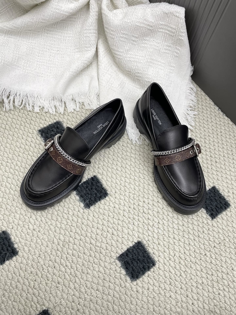 l0vis Vvtt0n loafers